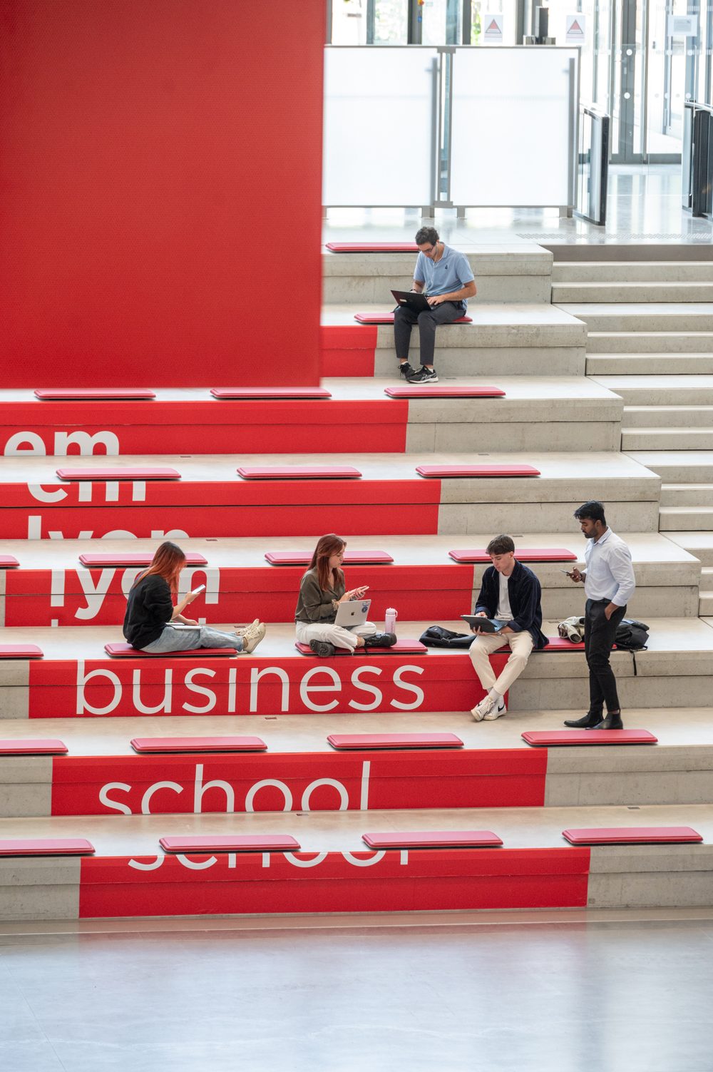 Les gradins, au cœur du campus